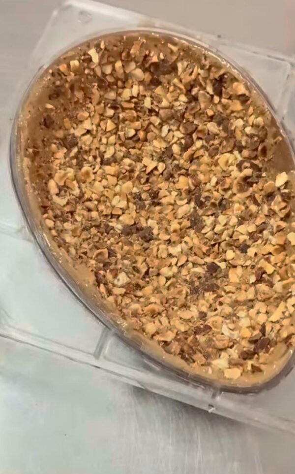 UOVO LATTE RIPIENO DI CREMA NOCCIOLA E GRANELLA DI NOCCIOLE - immagine 2